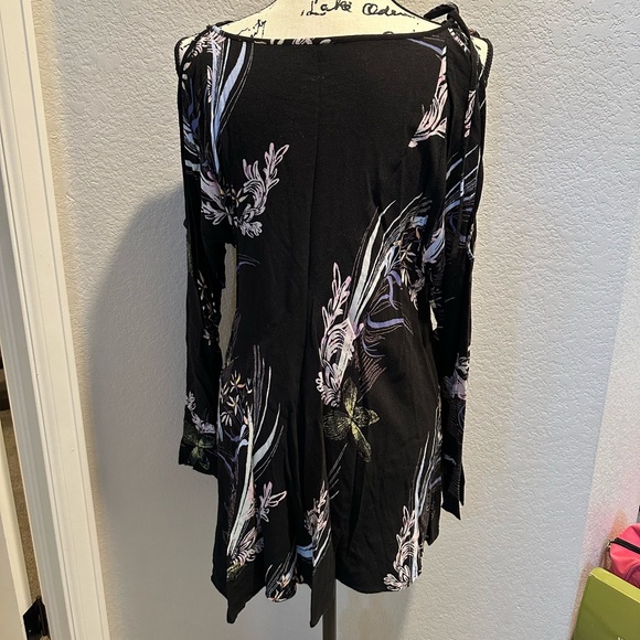 Free People cold Shoulder tunic - Picture 2 of 4